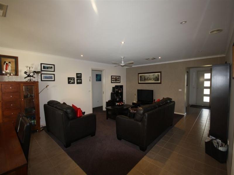 9 High Street, Rochester VIC 3561