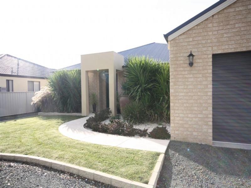 9 High Street, Rochester VIC 3561