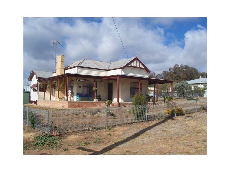 39 Navarre Road, St Arnaud VIC 3478