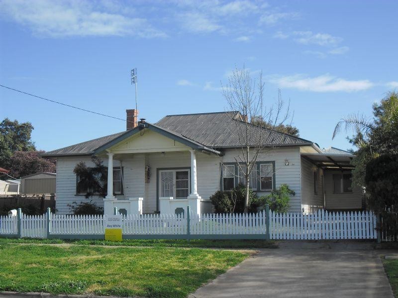 16 Navarre Road, St Arnaud VIC 3478