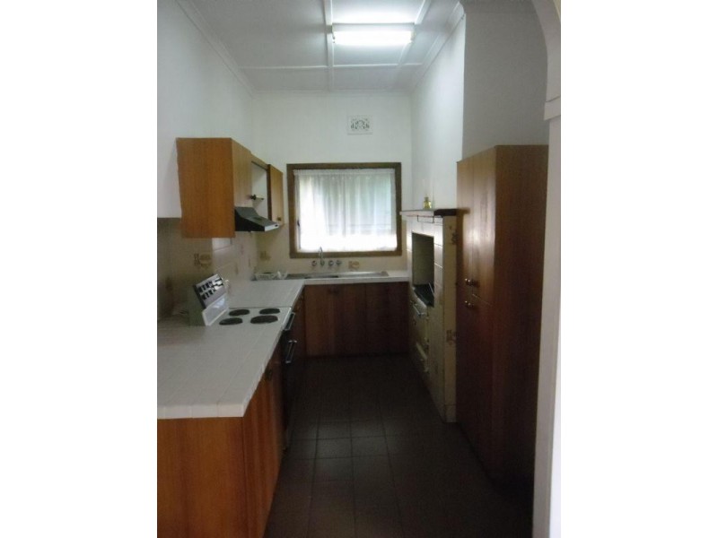 16 Navarre Road, St Arnaud VIC 3478