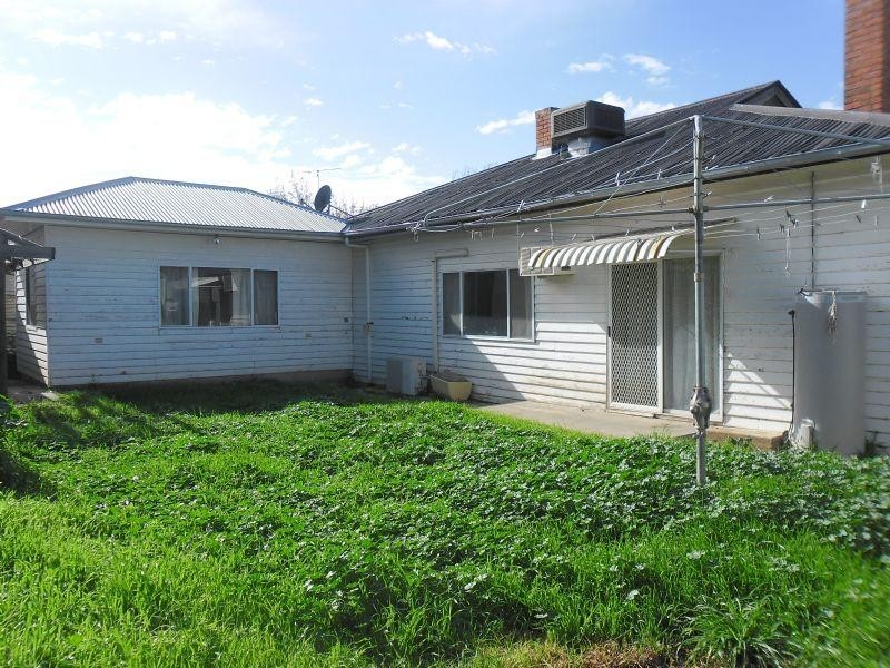 16 Navarre Road, St Arnaud VIC 3478