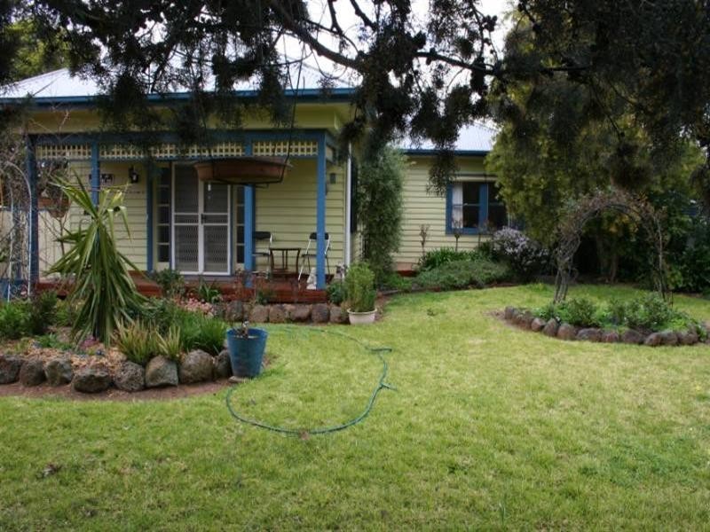 9 Edward Street, Rochester VIC 3561
