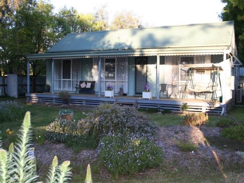 172 Railway Place, Elmore VIC 3558