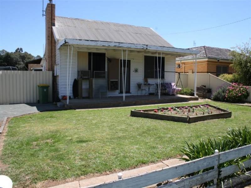 64 Baynes Street, Rochester VIC 3561