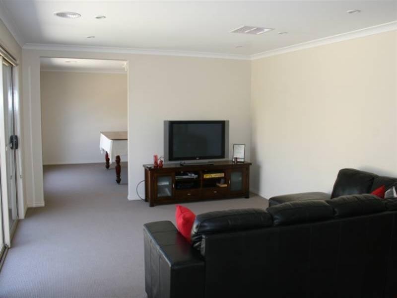 33 Diggora Road, Rochester VIC 3561
