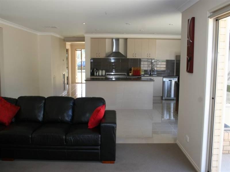 33 Diggora Road, Rochester VIC 3561