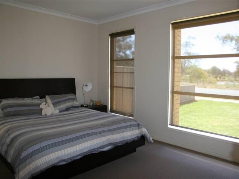 33 Diggora Road, Rochester VIC 3561