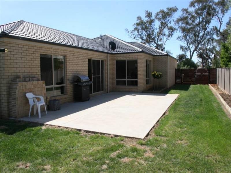 33 Diggora Road, Rochester VIC 3561