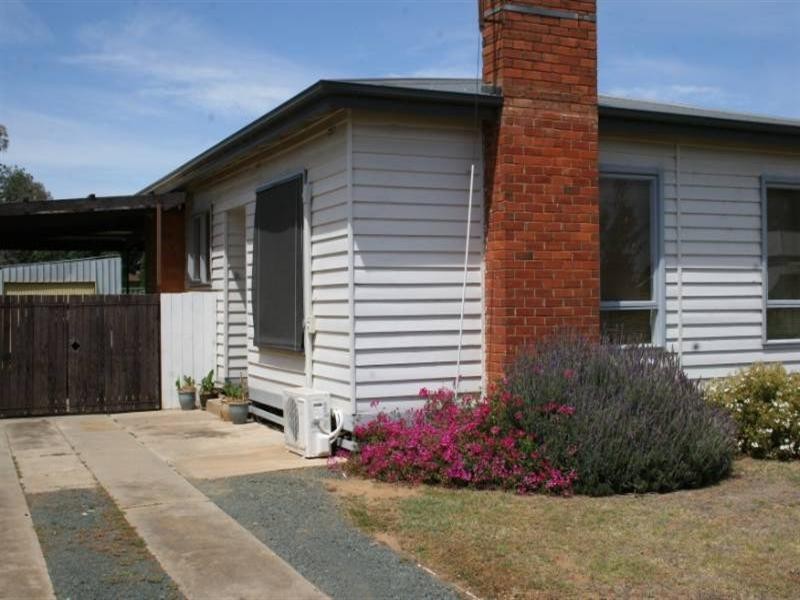 43 McKenzie, Rochester VIC 3561