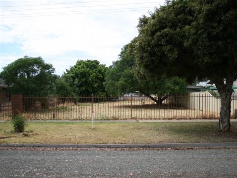 11 Hart Street, Rochester VIC 3561