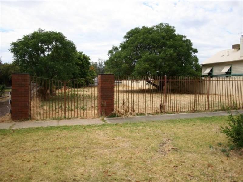 11 Hart Street, Rochester VIC 3561