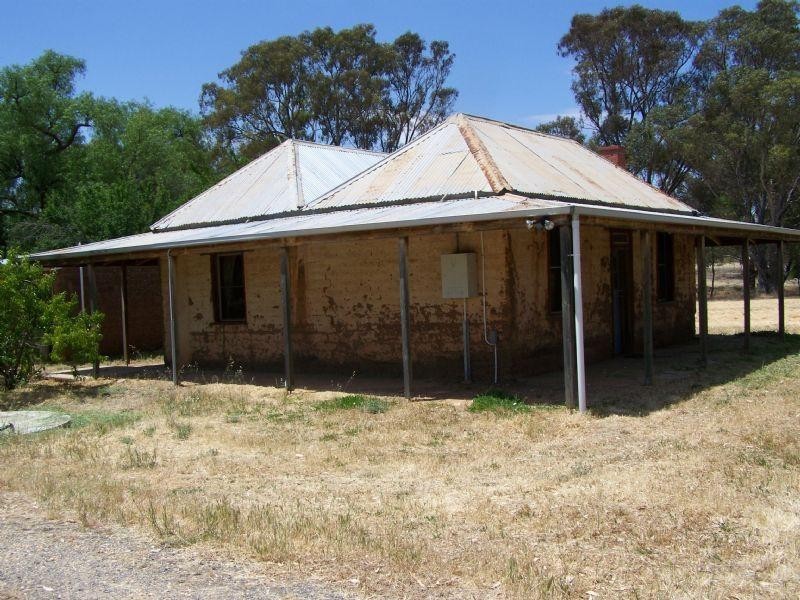 426 Calder Highway, Wedderburn VIC 3518