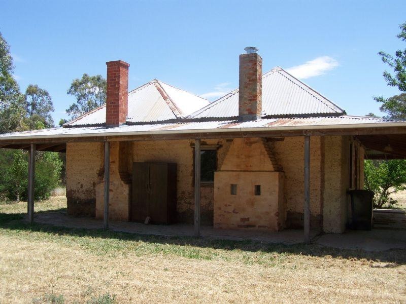 426 Calder Highway, Wedderburn VIC 3518