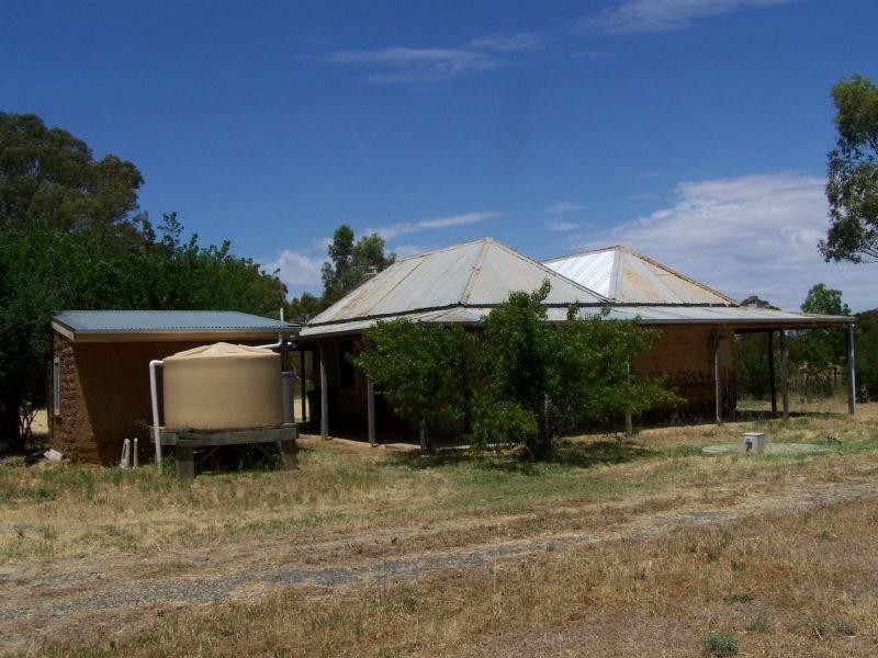 426 Calder Highway, Wedderburn VIC 3518