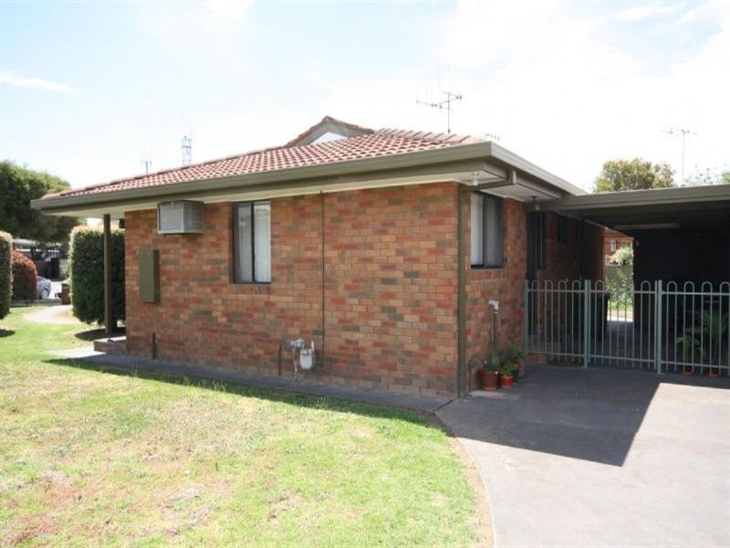 2/29 Mackay Street, Rochester VIC 3561