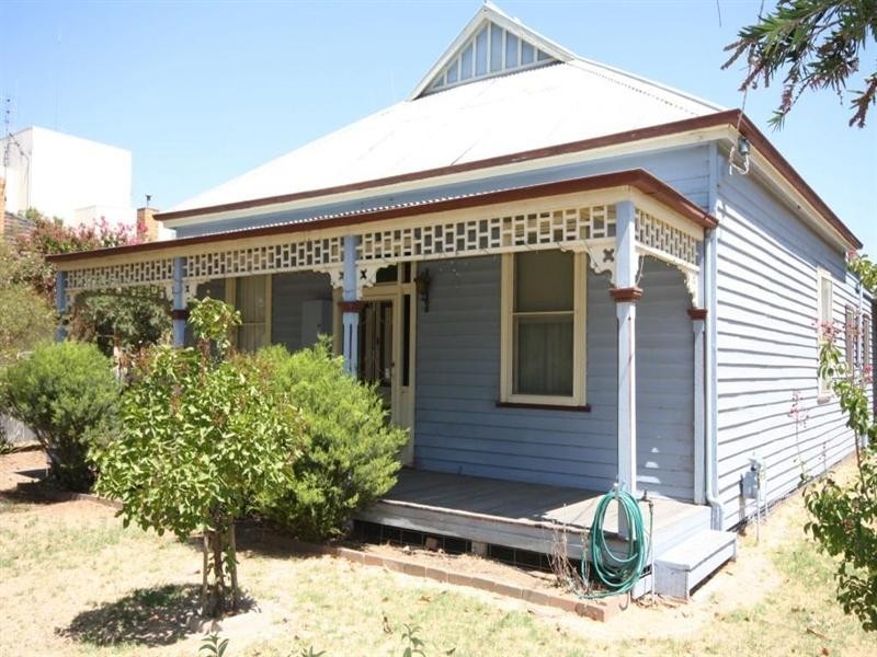 102 Mackay Street, Rochester VIC 3561