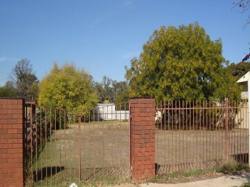 11 Hart Street, Rochester VIC 3561