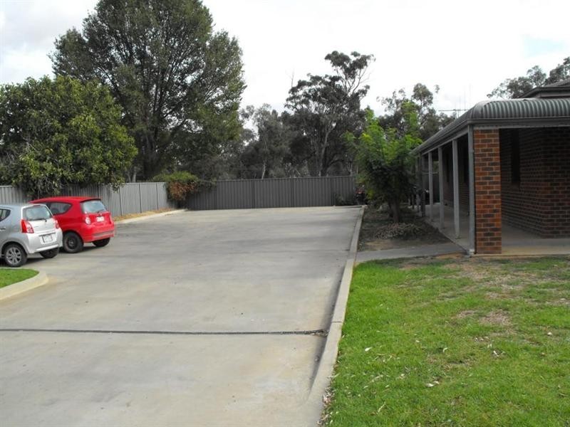 10 Moore Street, Rochester VIC 3561