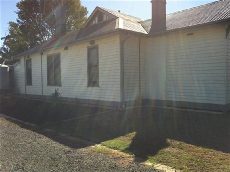 8 Moore Street, Rochester VIC 3561