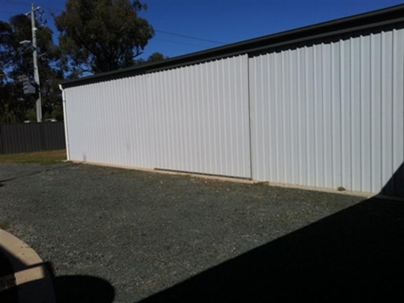 8 Moore Street, Rochester VIC 3561