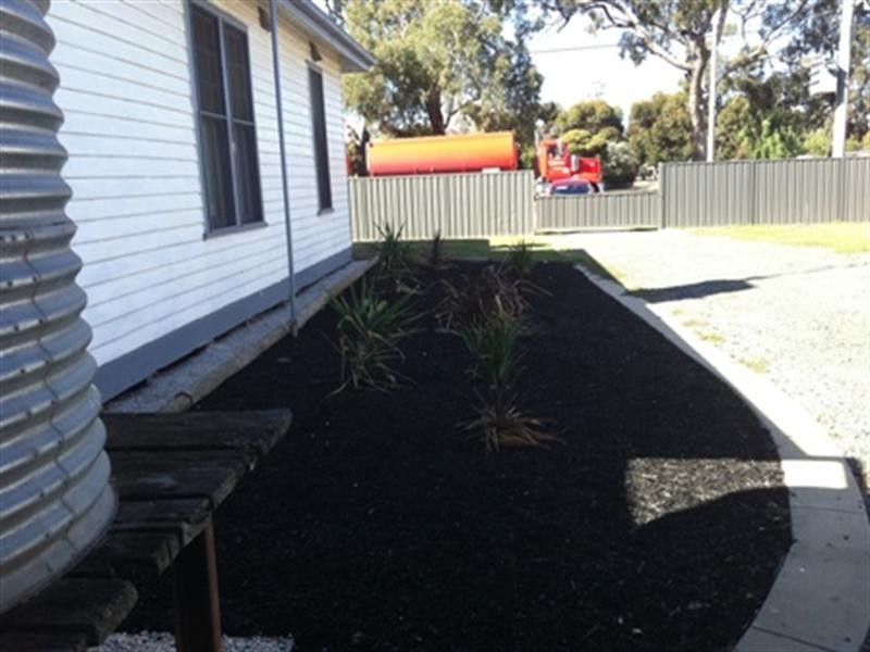 8 Moore Street, Rochester VIC 3561