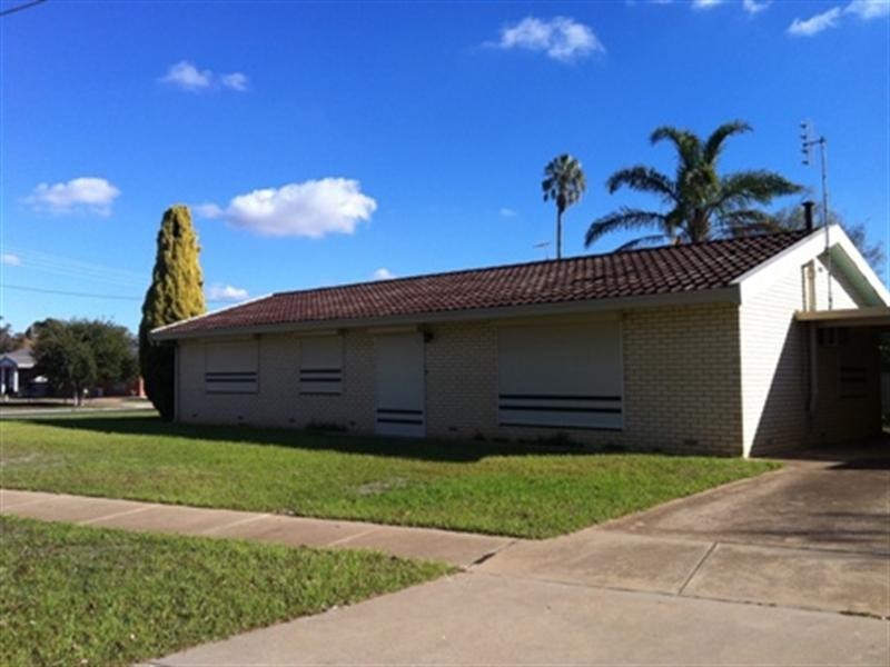 12 Dawson Street, Rochester VIC 3561