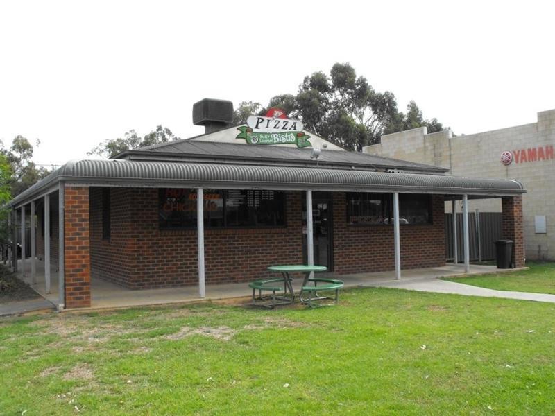 10 Moore Street, Rochester VIC 3561