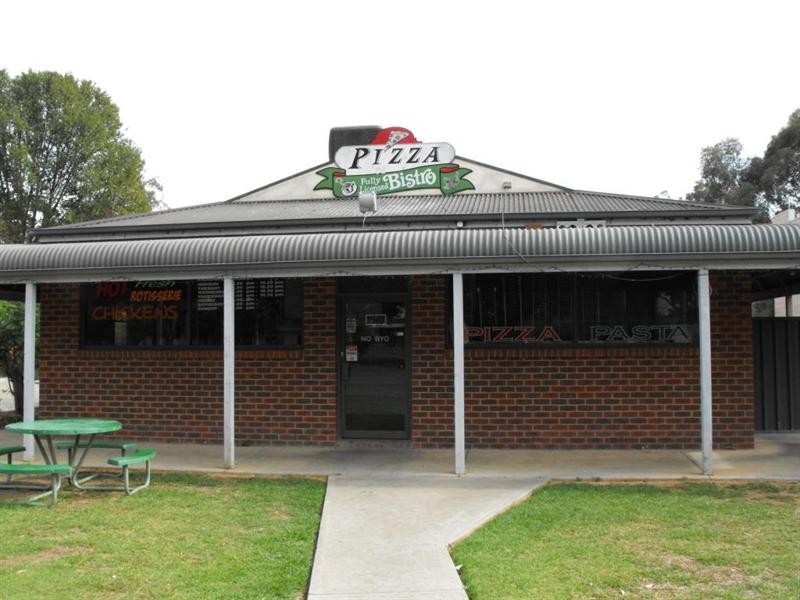 10 Moore Street, Rochester VIC 3561