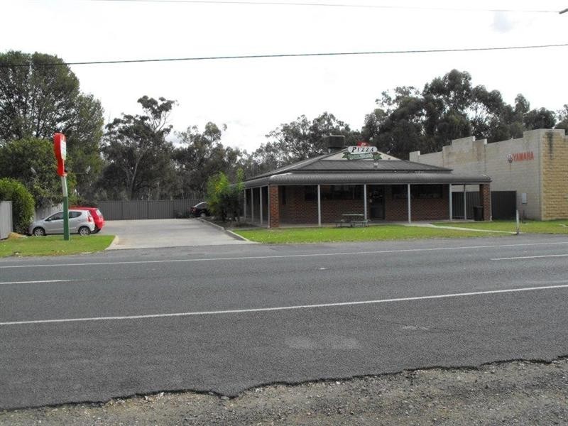 10 Moore Street, Rochester VIC 3561