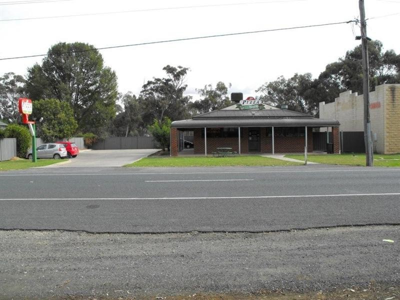 10 Moore Street, Rochester VIC 3561