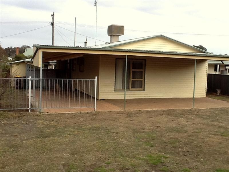 6 Dundas Street, St Arnaud VIC 3478