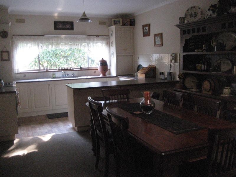 132 Railway Road, Rochester VIC 3561