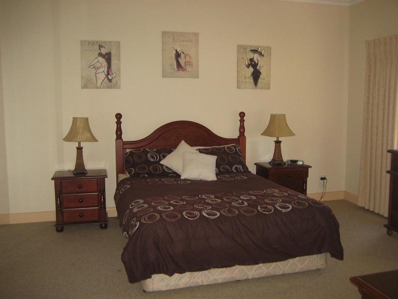 132 Railway Road, Rochester VIC 3561