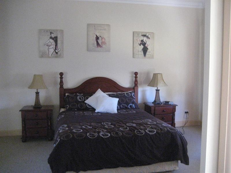 132 Railway Road, Rochester VIC 3561