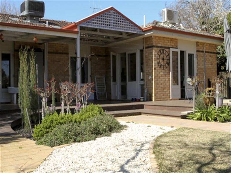 52 Victoria Street, Rochester VIC 3561