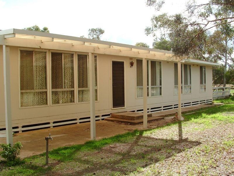 164 Railway Road, Rochester VIC 3561
