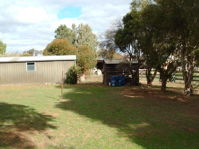 164 Railway Road, Rochester VIC 3561