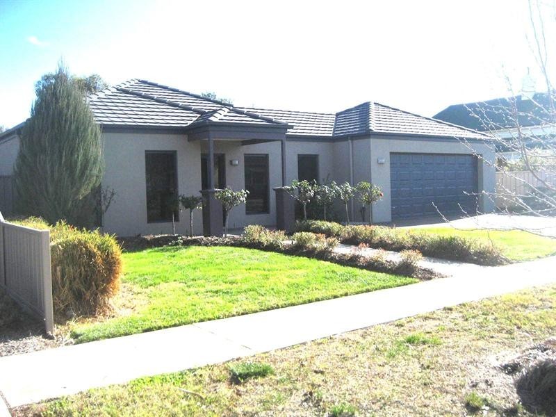 10 Queen Street, Rochester VIC 3561