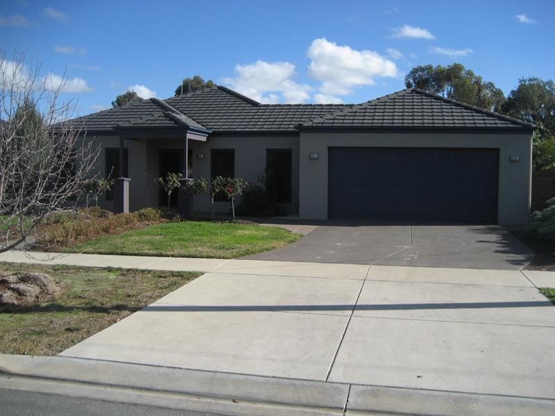 10 Queen Street, Rochester VIC 3561