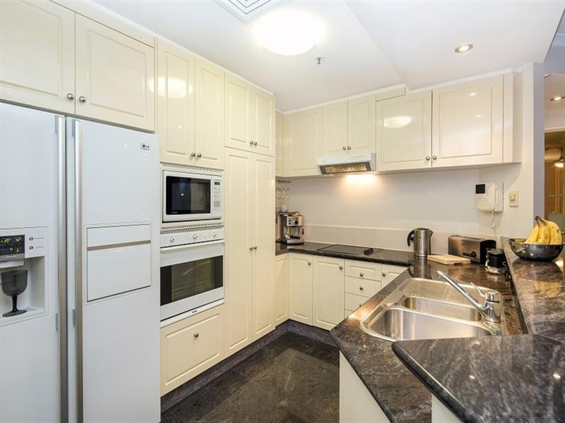 8 Goodwin Street, Kangaroo Point QLD 4169