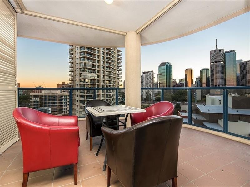 8 Goodwin Street, Kangaroo Point QLD 4169