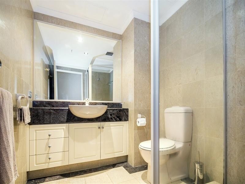 8 Goodwin Street, Kangaroo Point QLD 4169