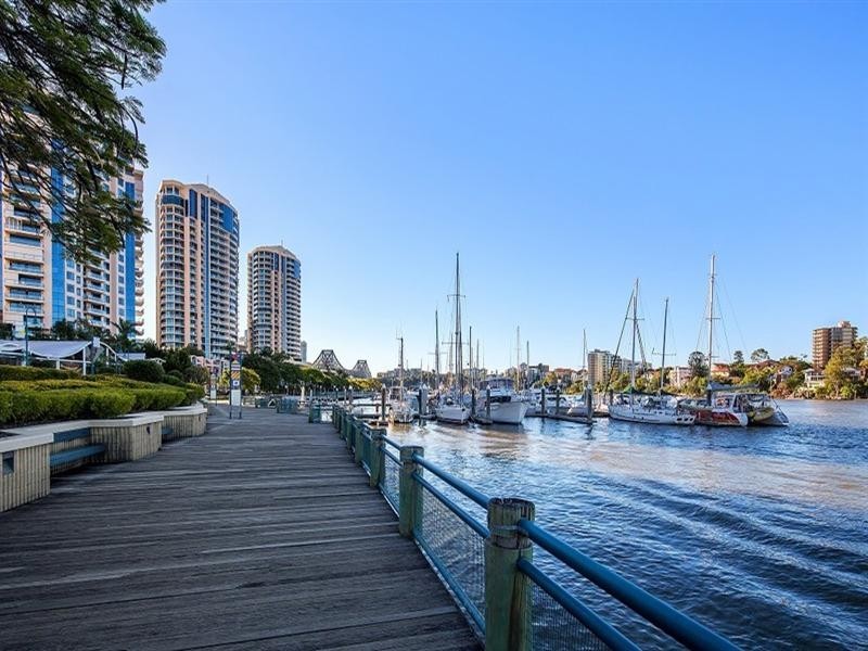 8 Goodwin Street, Kangaroo Point QLD 4169