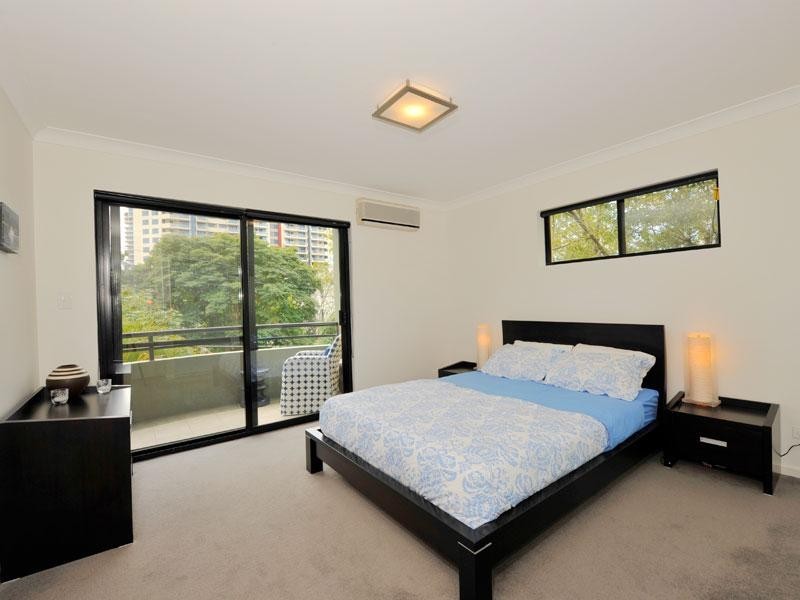 39 Cairns Street, Kangaroo Point QLD 4169