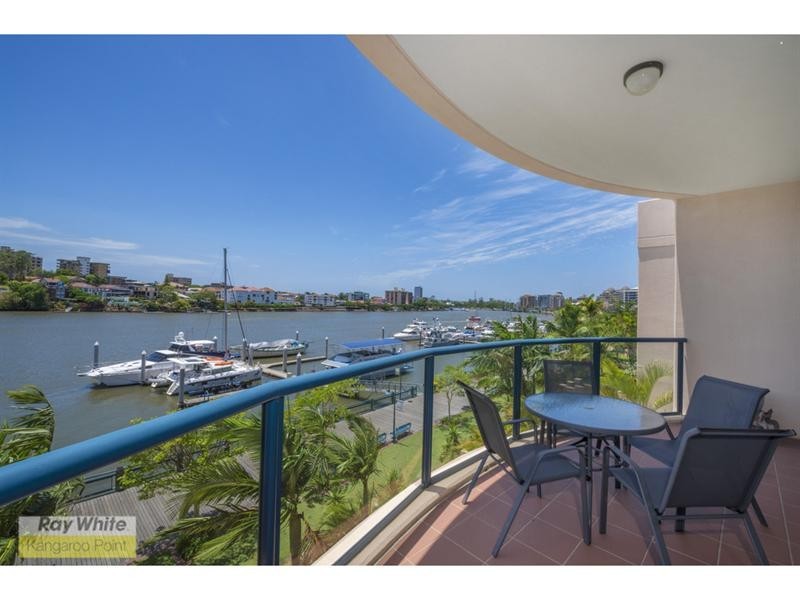Villa 10/8 Goodwin Street, Kangaroo Point QLD 4169