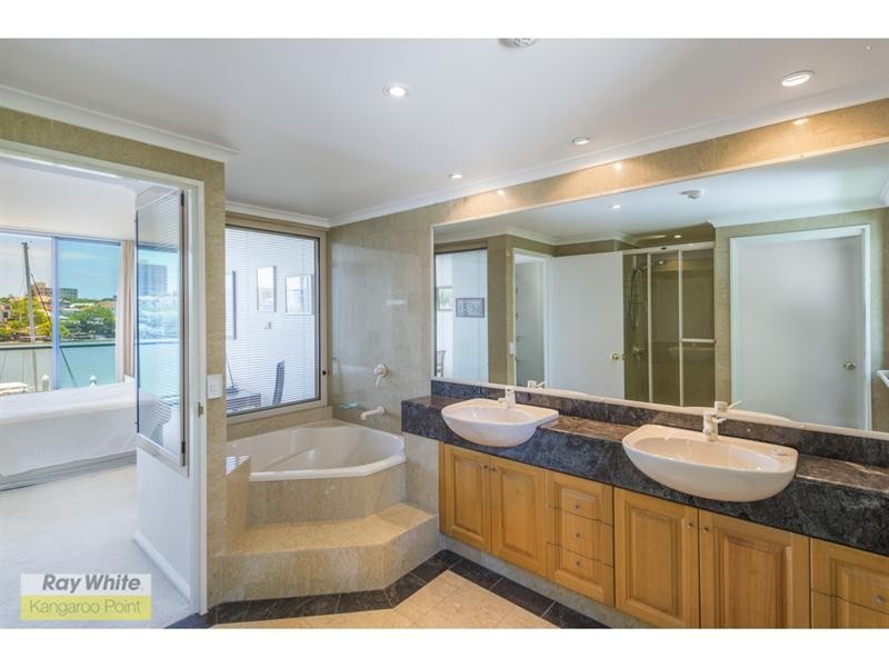 Villa 10/8 Goodwin Street, Kangaroo Point QLD 4169