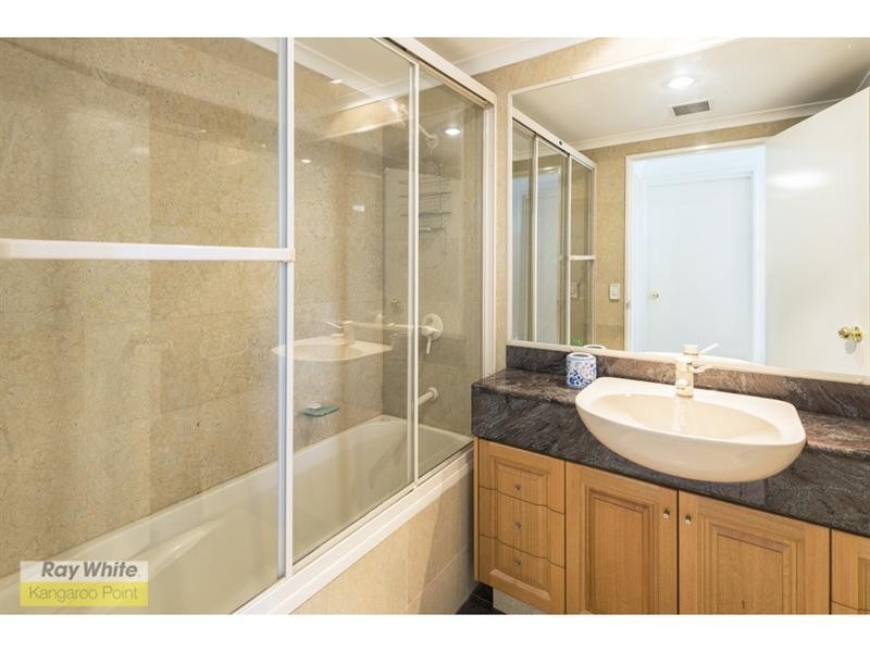 Villa 10/8 Goodwin Street, Kangaroo Point QLD 4169