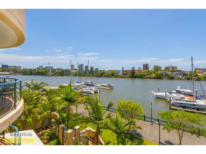 Villa 10/8 Goodwin Street, Kangaroo Point QLD 4169