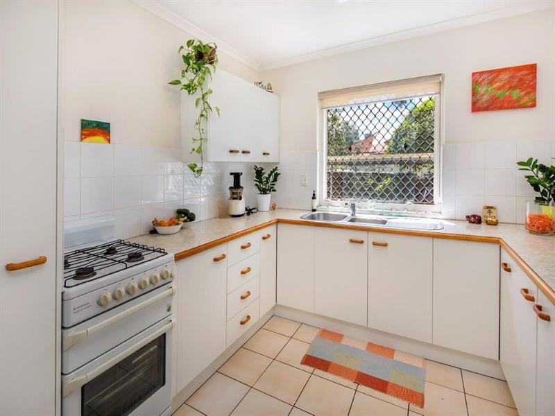 2/49 Lockerbie Street, Kangaroo Point QLD 4169